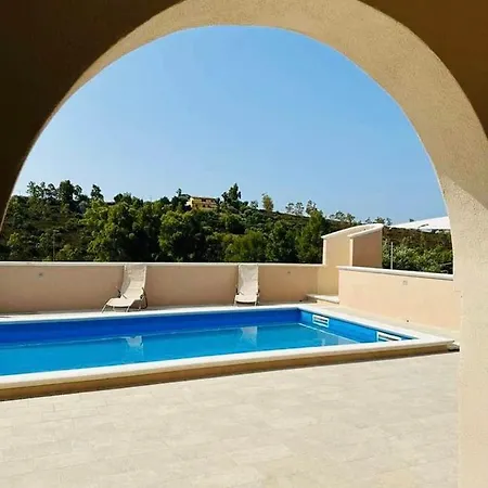 Blue Paradise Relax Con Piscina A Pochi Minuti Da Cagliari E Dal Mare B&B
