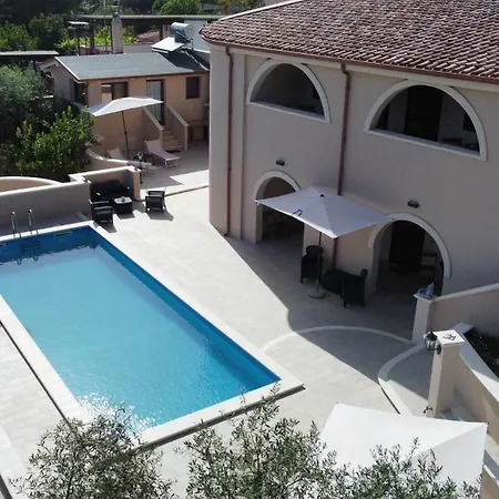 Blue Paradise Relax Con Piscina A Pochi Minuti Da Cagliari E Dal Mare 4*